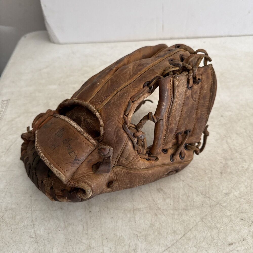 MACGREGOR BASEBALL GLOVE RHT CUSTOM BUILT FLEX PAD SPIDER WEB VTG 50’s